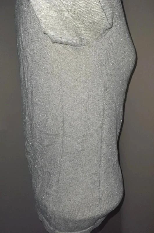 Light sparkling V-neck sweater women’s size 38 - M – photo 5
